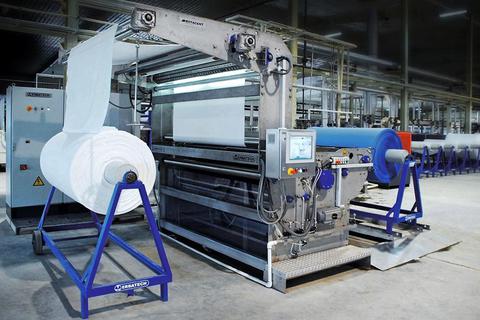 Die Erbatech GmbH aus dem Odenwald liefert ihre Maschinen zur Textilveredelung auch nach China. Chef Ulrich von Christen kämpft mit den Einreisebeschränkungen. Fotos: Erbatech