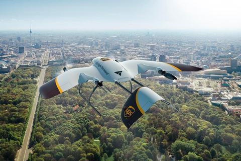 Im Landeanflug auf Berlin: Die Drohnen von Wingcopter starten senkrecht und können Strecken von bis zu 120 Kilometern zurücklegen. Foto: Wingcopter 
