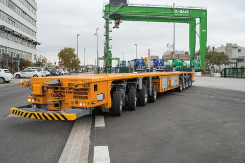 Bei BASF in Ludwigshafen sind diese autonomen Fahrzeuge unterwegs – etwa an einem neuen Tanklager. Foto: BASF